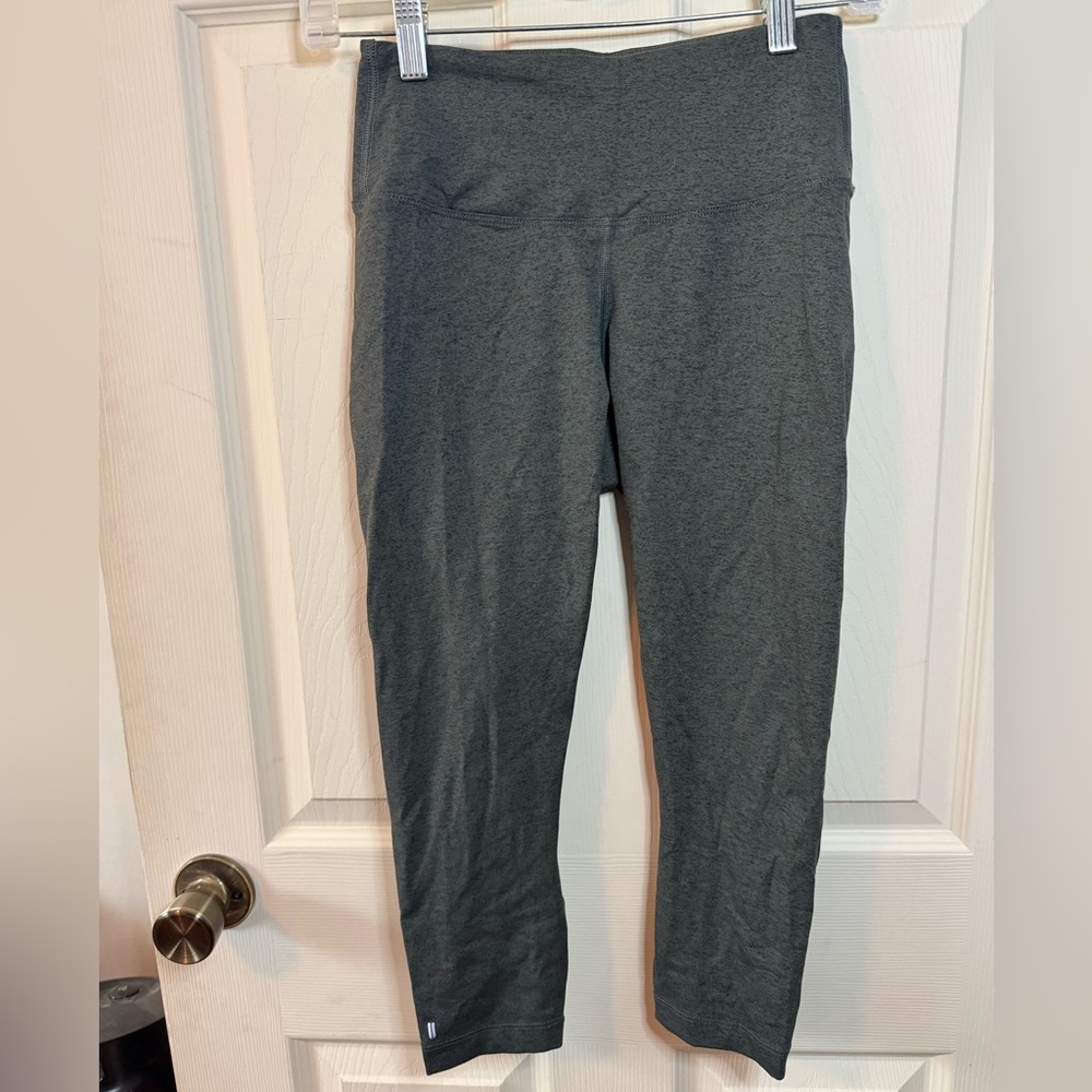 NOBULL Gray Capri Crop Leggings Woman’s Size Small